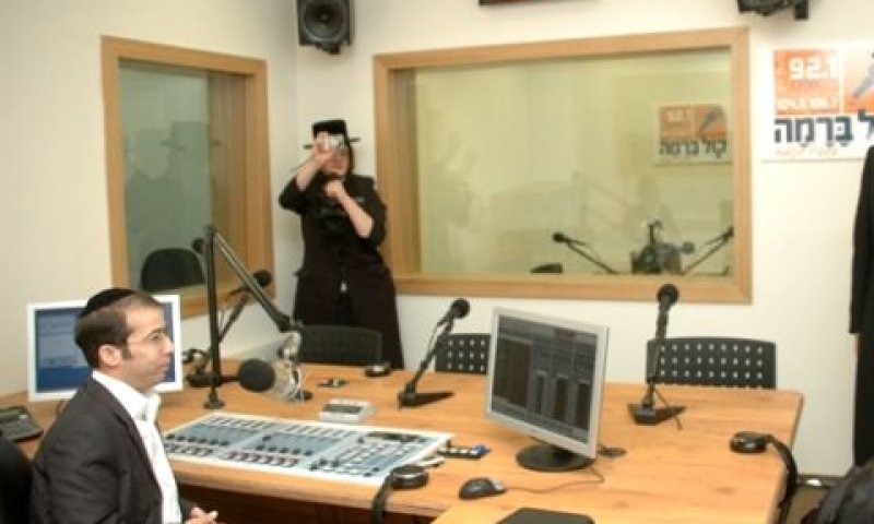רדיו קול ברמה. יש מי שמפקח? [עוזי ברק]
