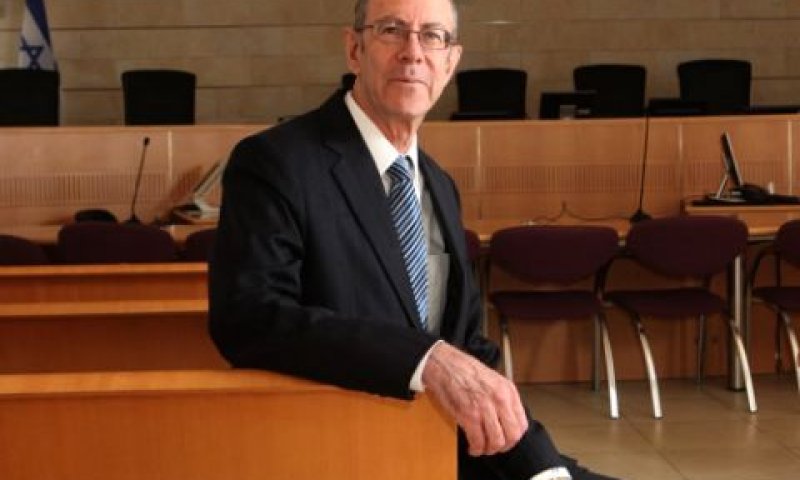 סטיב אדלר. מחובר לשטח [צילום: פלאש 90]