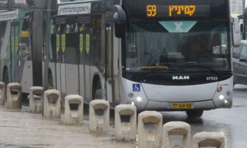 אגד. "פלוגות פקחים עולים לאוטובוס בצעקות" [צילום: שמואל וולף]