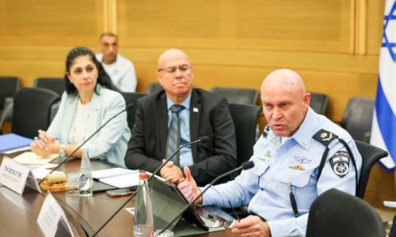 הסמפכ"ל אבשלום פלד והיו"ר צביקה פוגל [צילום: נועם מושקוביץ/דוברות הכנסת]