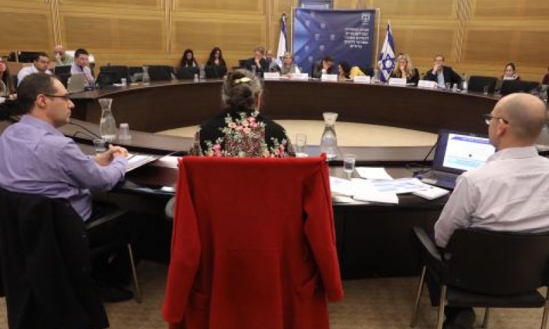 אנשי רשות ני"ע בוועדה [צילום: יצחק הררי/דוברות הכנסת]