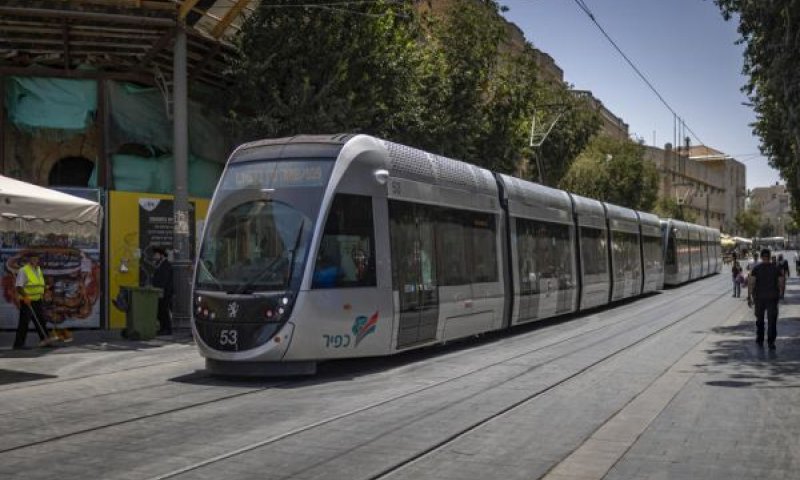מהיום - שתי רכבות קלות בירושלים [צילום: יונתן זינדל/פלאש 90]