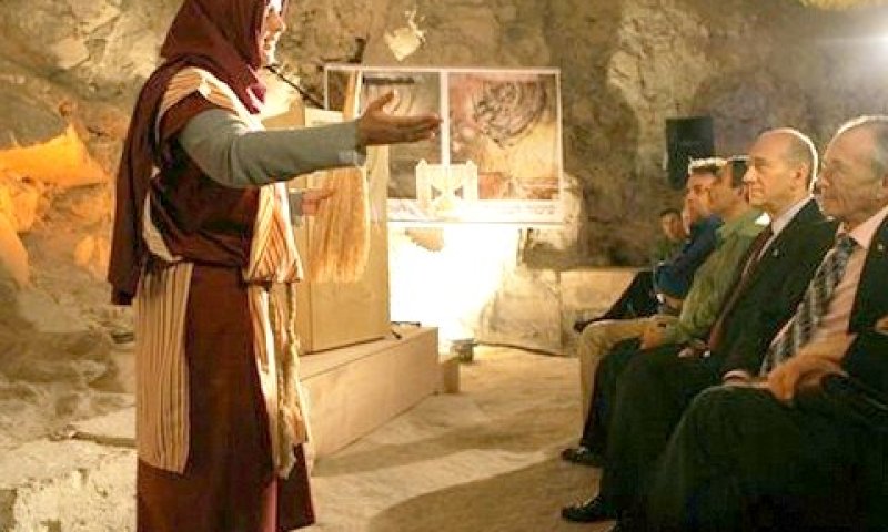 ראש הממשלה בבית שערים [צילום: AP]
