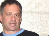 עמנואל רוזן. חתם [צילום: בוצ´צ´ו]