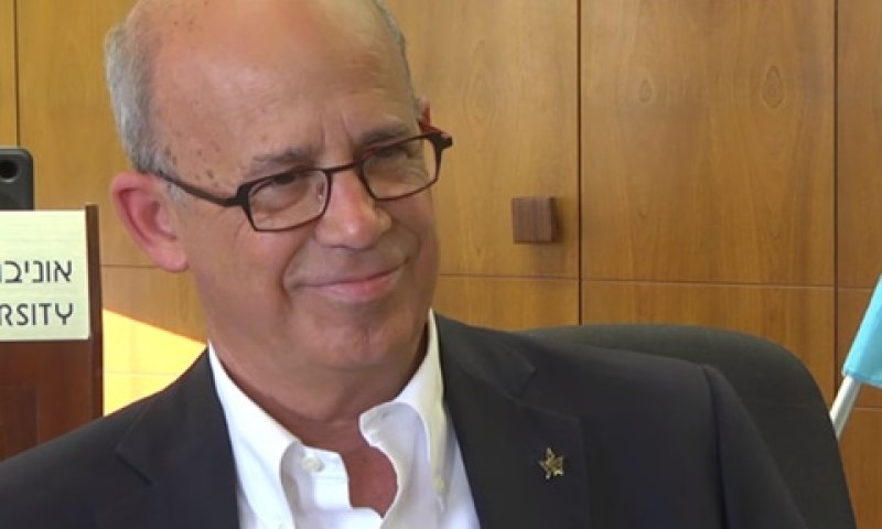 פרופ' קלפטר. תשתית עיונית לתיאור תנועה מואצת