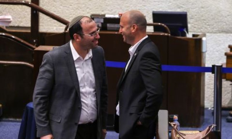 קרויזר ורוטמן במהלך ההצבעה אתמול [צילום: נועם מושקוביץ/דוברות הכנסת]