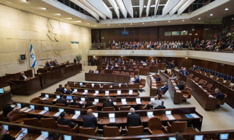 לקריאה שניה ושלישית [צילום: יונתן זינדל/פלאש 90]