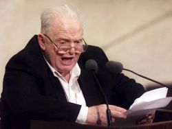 לפיד מעל בימת הכנסת מסכם את הקדנציה