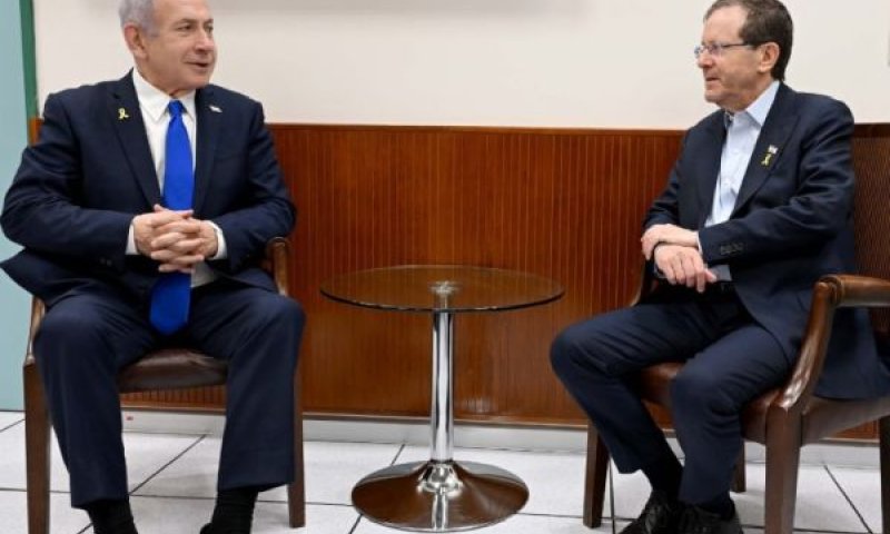 נתניהו עם הנשיא הרצוג."האינטרס הציבורי מחייב את סיום המשפט" [צילום: אבי אוחיון/לע"מ]