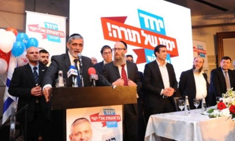 ישי. זורם מידע [צילום: פלאש 90]