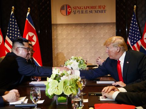 טראמפ וקים בארוחת הצהריים [צילום: אוון ווצ'י, AP]
