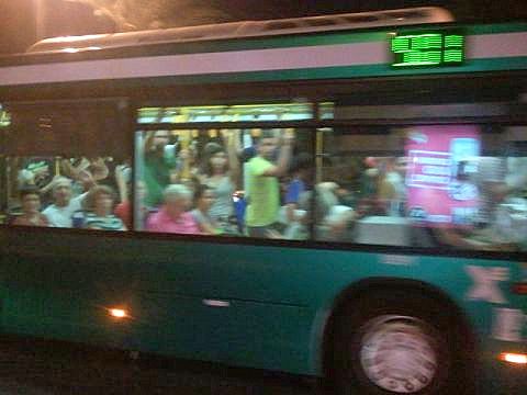 קו 501 של אגד מלא בדרך נמיר בת"א