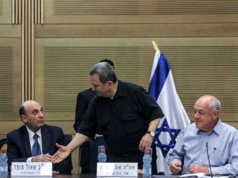 מופז. לחיצת יד קרה [צילום: פלאש 90]