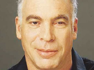 אריאל, מתעניין
