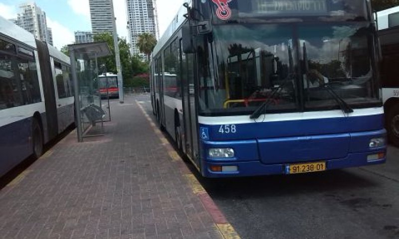 אוטובוס של חברת דן [צילום: אברהם שטרן]