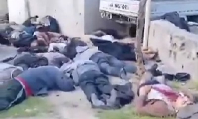 גופות נרצחים באחד הכפרים הסוריים [צילום: שימוש לפי סעיף 27א]