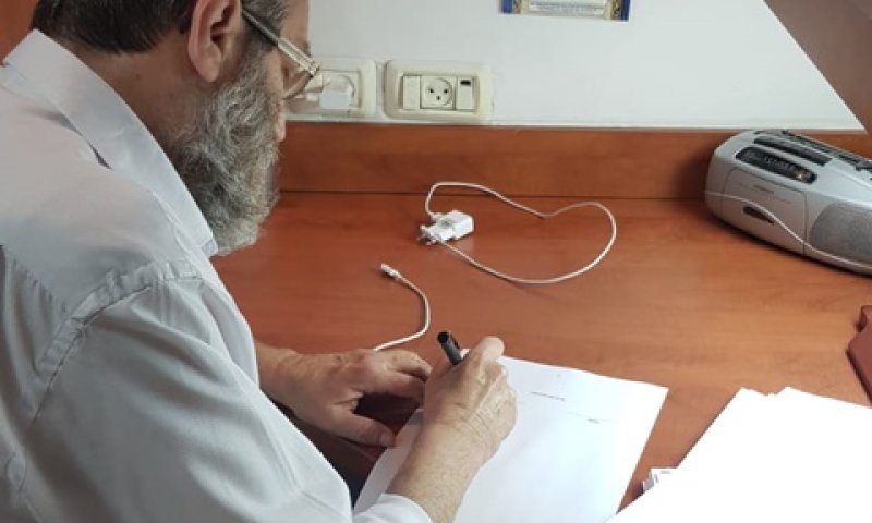 גפני חותם על ההסכם
