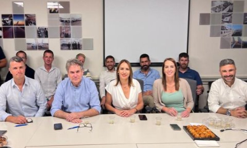 מעמד החתימה על ההסכם [צילום: דוברות אל-על]