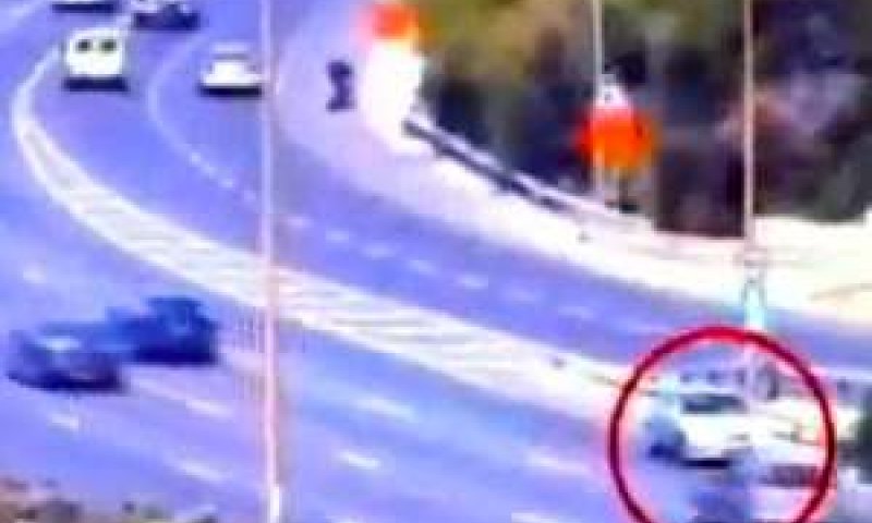 מי שצוחק אחרון [צילום: מצלמת תנועה]