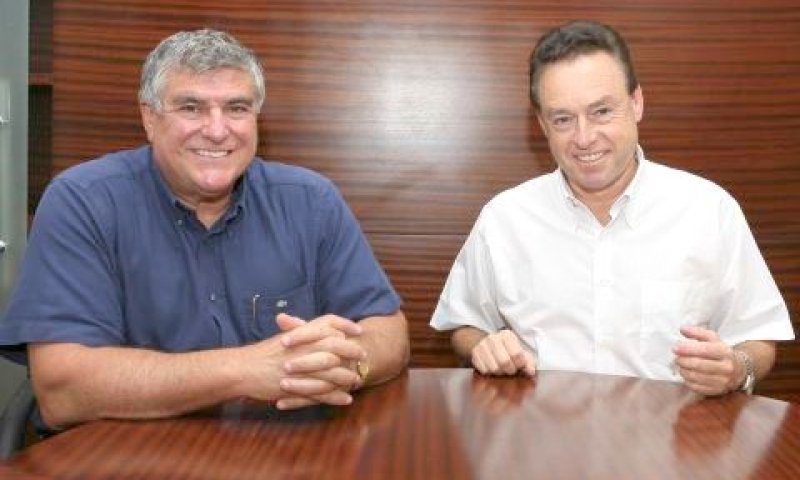 בועז משעולי (מימין) ויוסף צליח, בעלי השליטה באאורה [צילום: יח"צ]