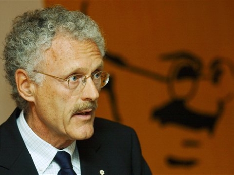 ג'ייק אברטס, מפיק הסרט גאנדי, במסיבת עיתונאים ברמאללה [AP]