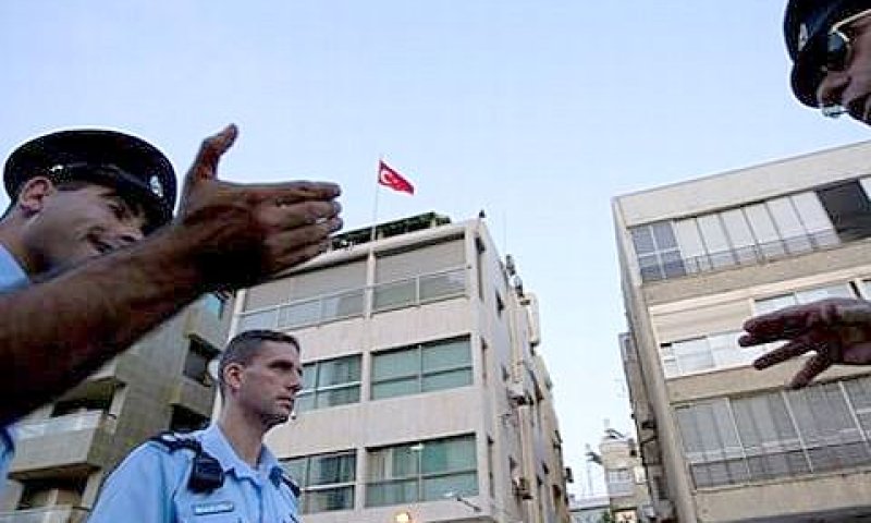 שאילתה תישלח לשגרירויות בישראל [צילום: AP]