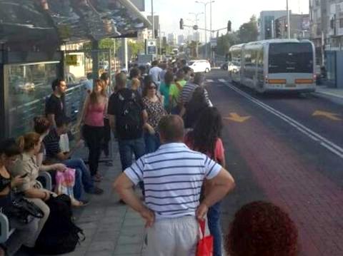 "עושים נסיונות על גב הנוסעים" [צילום: גל מ'/קריות באינטרנט]
