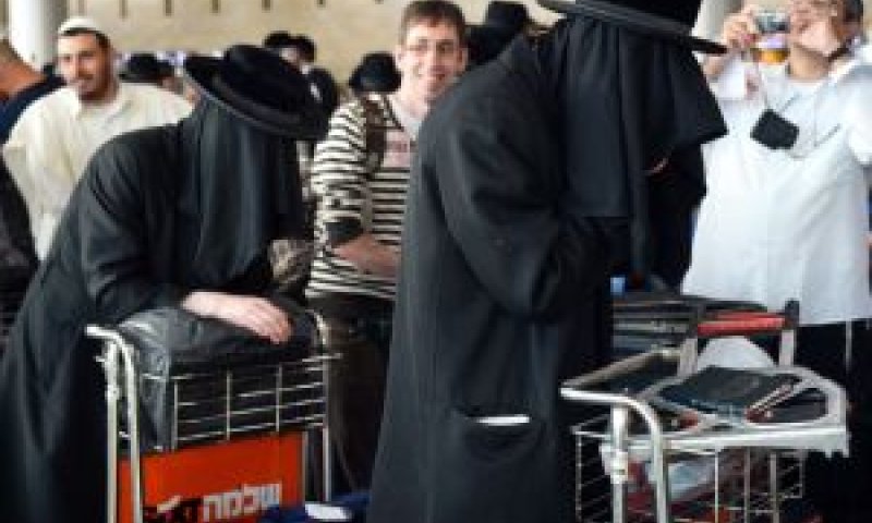 חסידי ברסלב [צילום: פלאש 90]