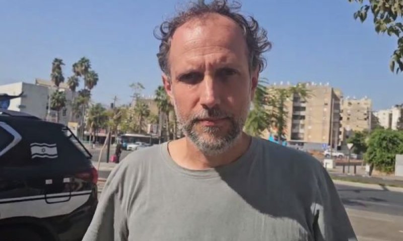 קוסט לאחר שחרורו [צילום: יהושע ג'וש בריינר, הארץ]