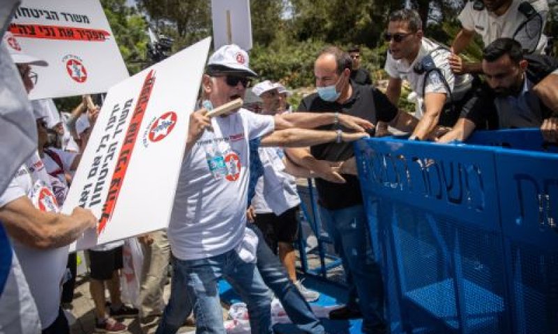 הפגנה של נכי צה"ל [צילום: יונתן זינדל/פלאש 90]