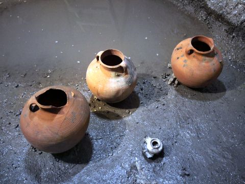 סירי בישול עתיקים [צילום: פלאש 90]