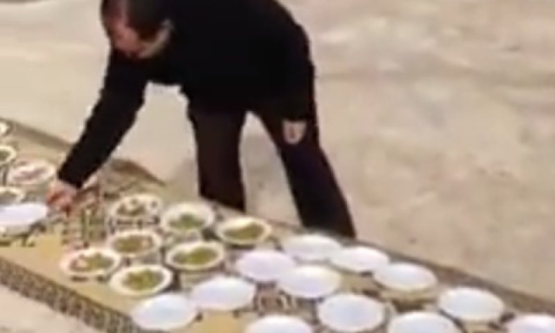 פותחים שולחן להמונים