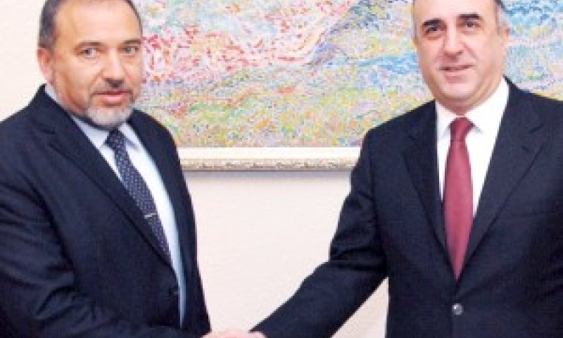 ליברמן והנשיא האזרי אלייב [צילום: משרד החוץ]