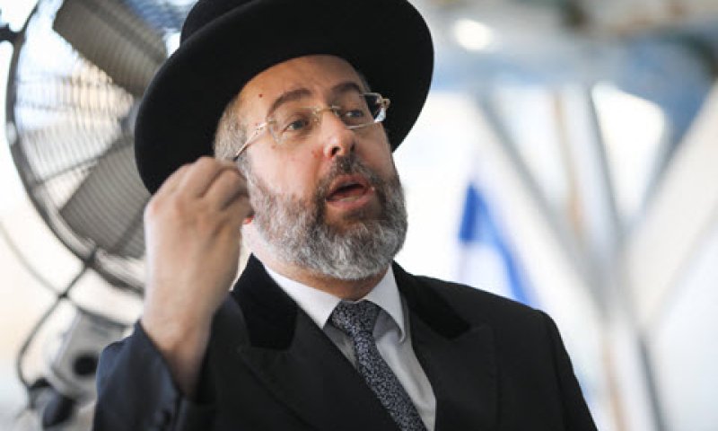 הרב לאו. שותפות מופחתת לאם [צילום: נועם רבקין-פנטון, פלאש 90]