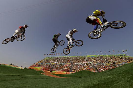 מירוץ אופני BMX [צילום: ג'ון לוכר, AP]