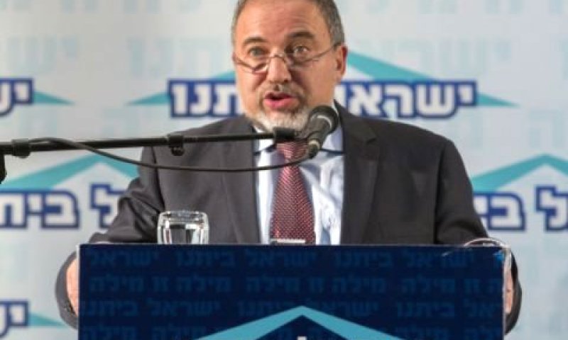 ליברמן. "תופסים את המדינה בגרון" [צילום: פלאש 90]