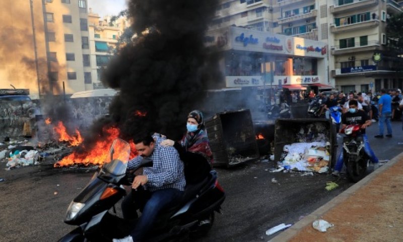מהומות של תומכי אל חרירי בביירות, היום [צילום: חוסיין מאהלא, AP]
