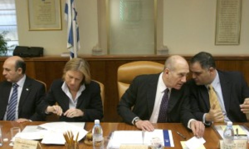 אישור בלב כבד בממשלה [צילום: פלאש 90]