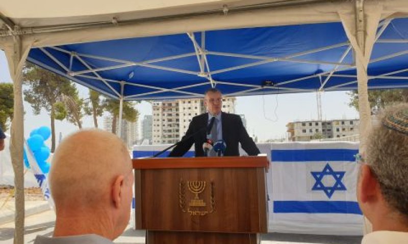יריב לוין בבית אל [צילום: דוברות בית אל]