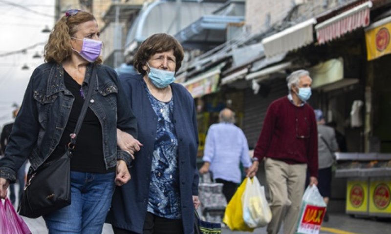 השר כ"ץ סייר בשוק בשישי בבוקר [צילום: אוליביה פיטוסי, פלאש 90]