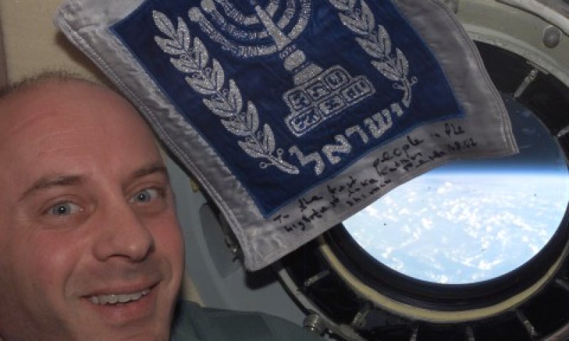 גארט רייזמן ונס הנשיא בתחנת החלל