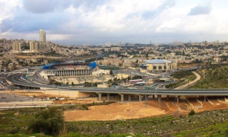 כביש בגין בקטע של תחנת רכבת מלחה - גולומב [צילום: ששון תירם]