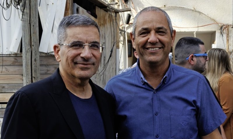 ראש עיריית חדרה, ניר בן חיים, ויעקב אטרקצ'י בטקס שהתקיים בחדרה [צילום: אאורה]