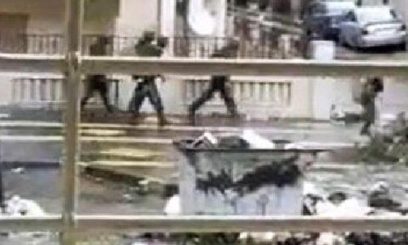 חיילים סורים ברחובות חומס [צילום: AP]