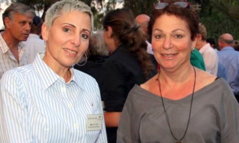 עופרה פיינמסר וד"ר רותי פילץ בורשטיין [צילום: אסף לב]