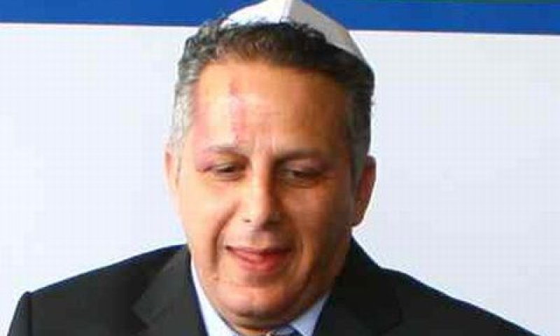 שלומי גבאי בפתיחת הסניף החדש בראשל"צ [צילום: פלאש 90]