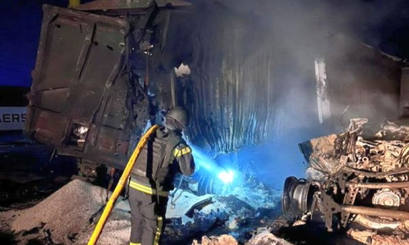 מתקפה רוסית על תשתית נמל באזור אודסה [צילום: שירות החירום הממלכתי של מחוז אודסה]