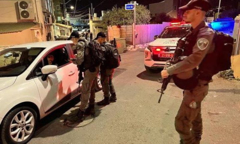 בידוק רכבים בכפר [צילום: דוברות מג"ב]