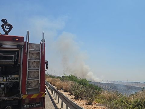כבאית שהוזנקה לכיבוי שריפה באחד מישובי הצפון [צילום: דוברות כבאות והצלה לישראל]