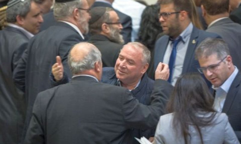 מרוצים. חברי הקואליציה בתום ההצבעות [צילום: הדס פרוש/פלאש 90]